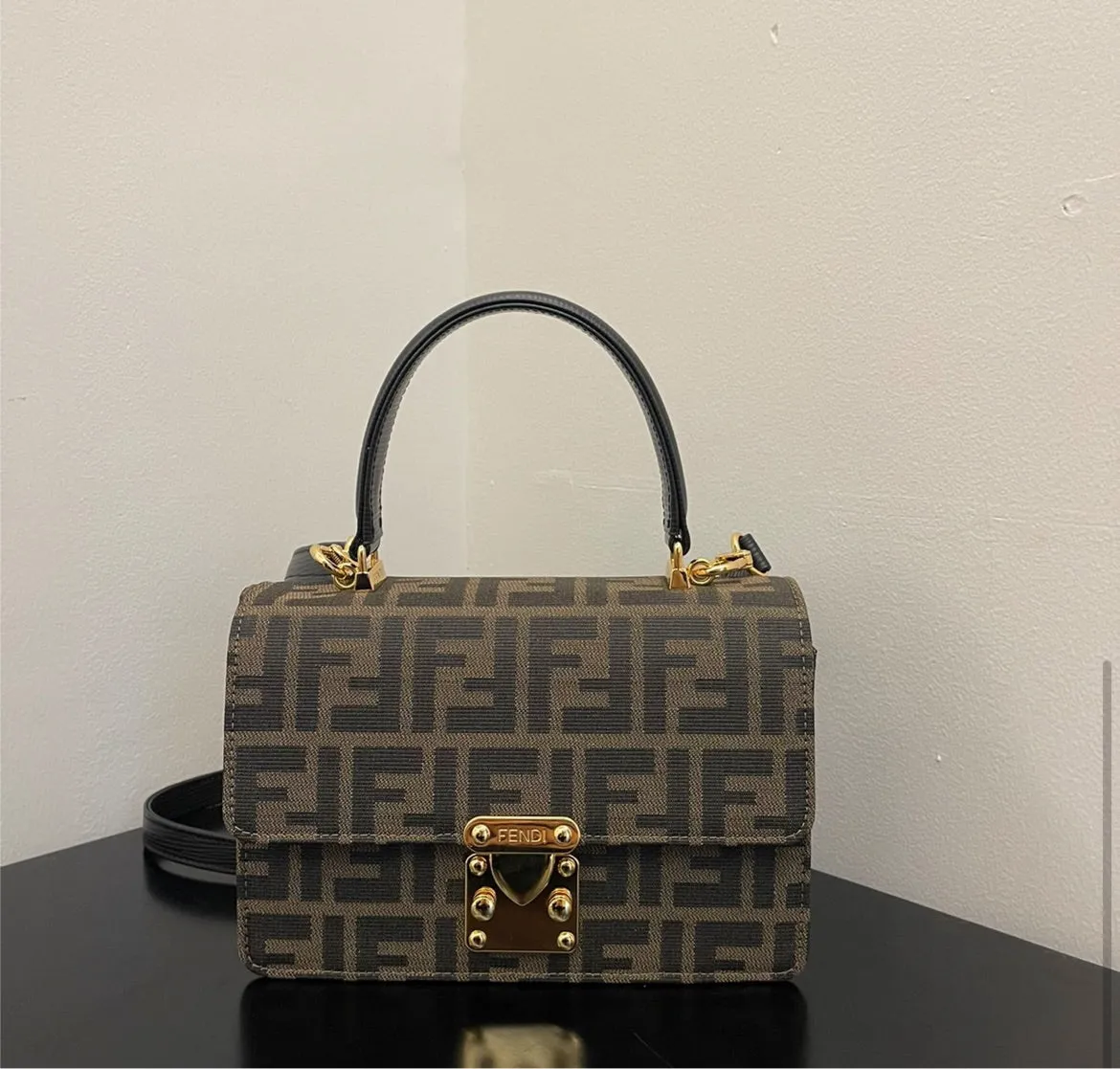 Brown woman Fendi shoulder handbag