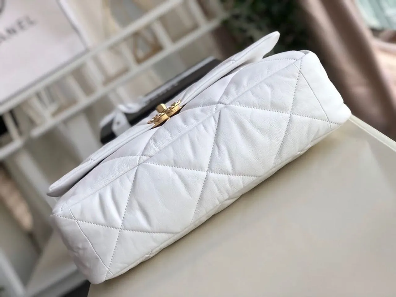 CHL 19 Maxi HandBag White For Women, Women&#8217;s Bags, Shoulder And Crossbody Bags 14in/36cm AS1162