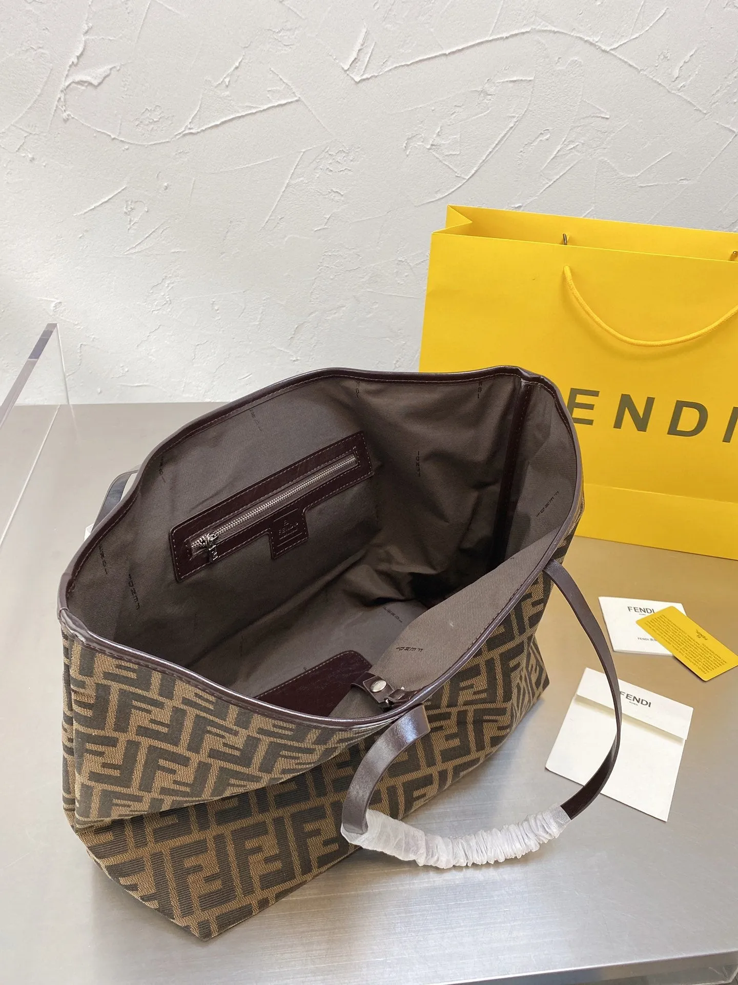 EN   Designer bags by Fendi 124
