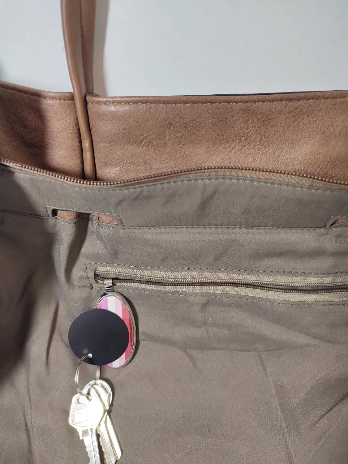 'Girl Power' | Magnetic Phone & Key holder | For your bag, your car, your kitchen and more