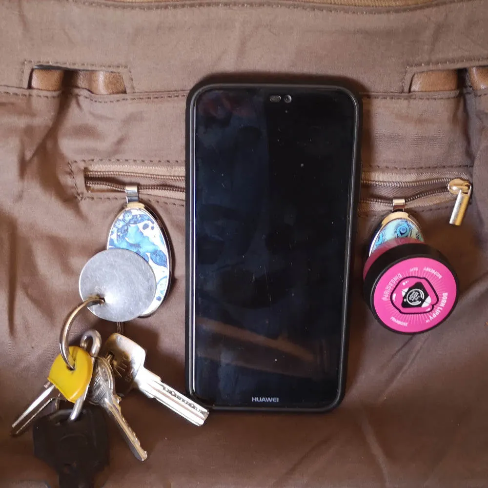 Love you | Magnetic Phone & Key holder | For your bag, your car, your kitchen and more