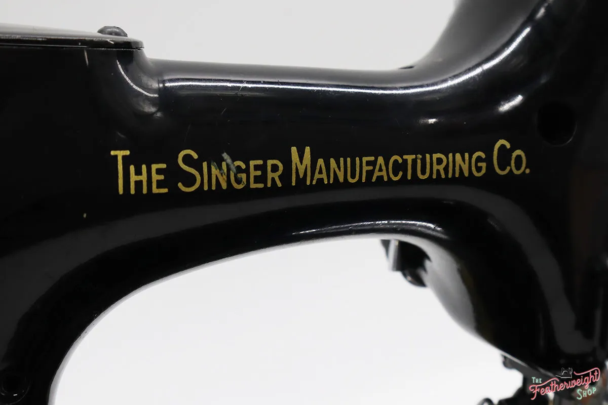 Singer Featherweight 221 Sewing Machine, AL015***