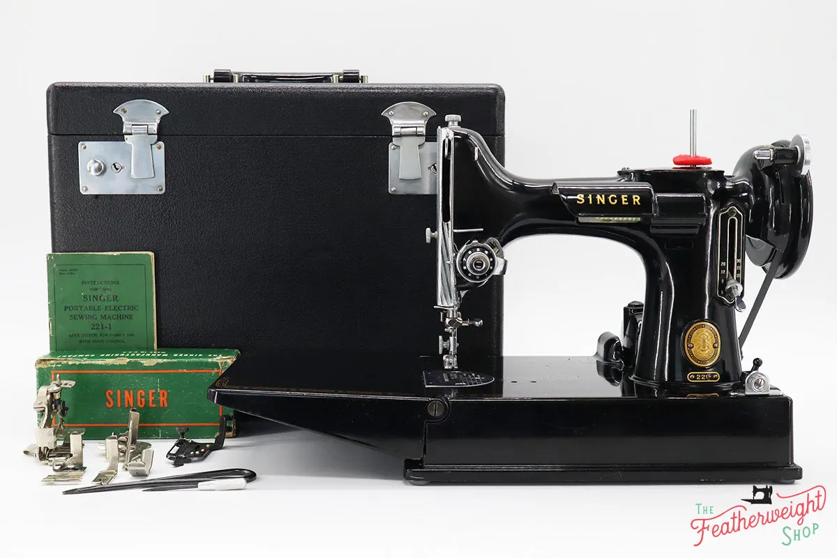 Singer Featherweight 221 Sewing Machine, AM177***