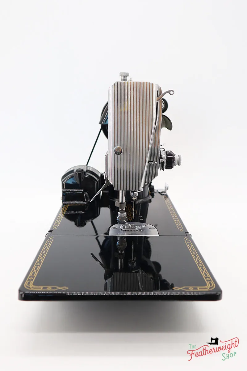 Singer Featherweight 221 Sewing Machine, AM699***