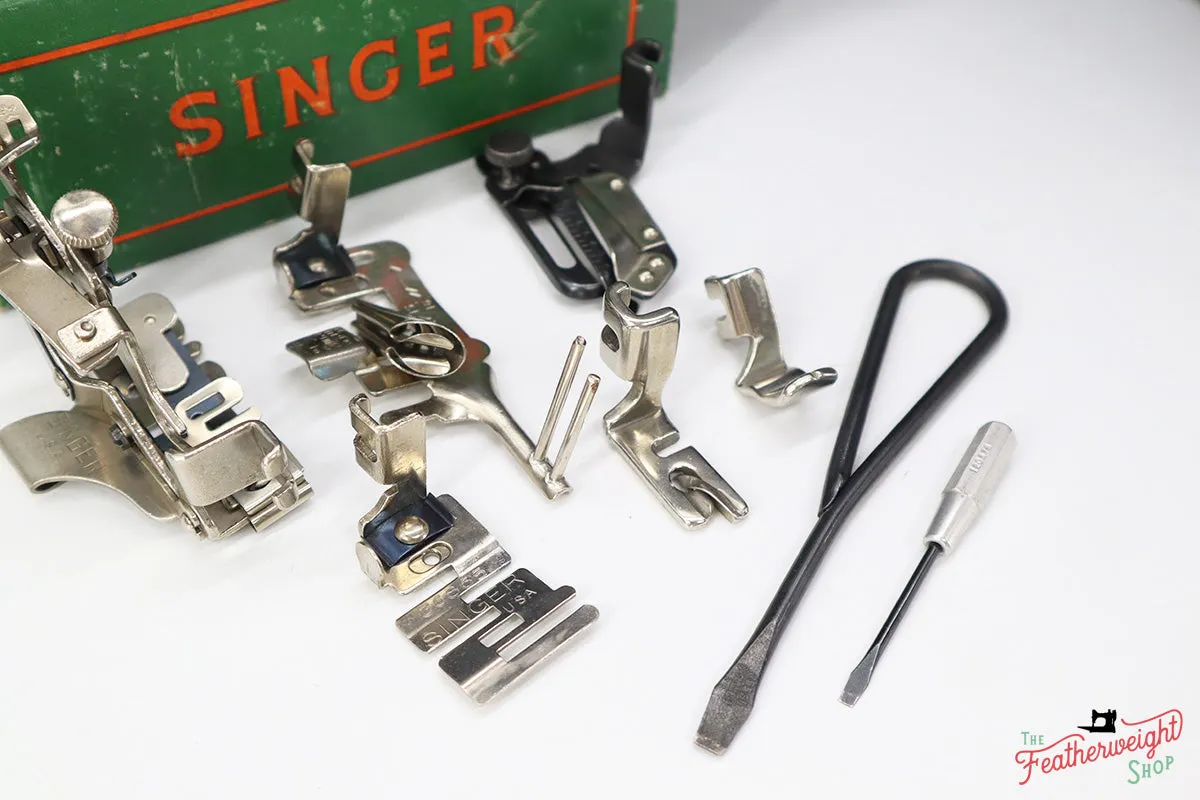 Singer Featherweight 221 Sewing Machine, AM699***