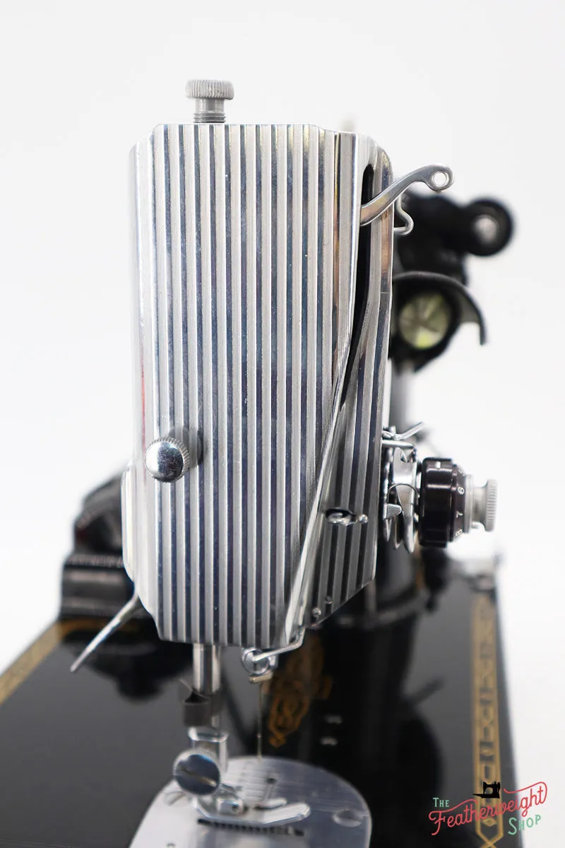 Singer Featherweight 221 Sewing Machine, AM699***
