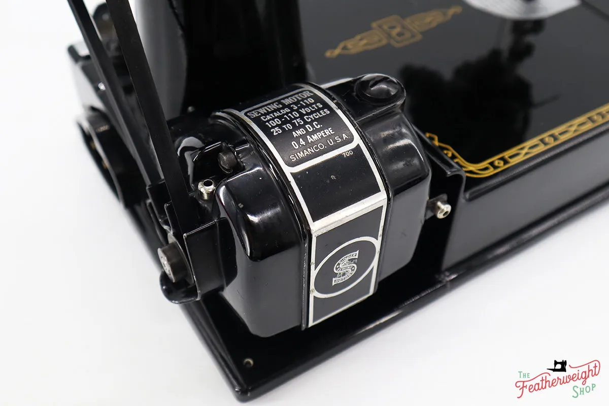 Singer Featherweight 221 Sewing Machine, AM699***