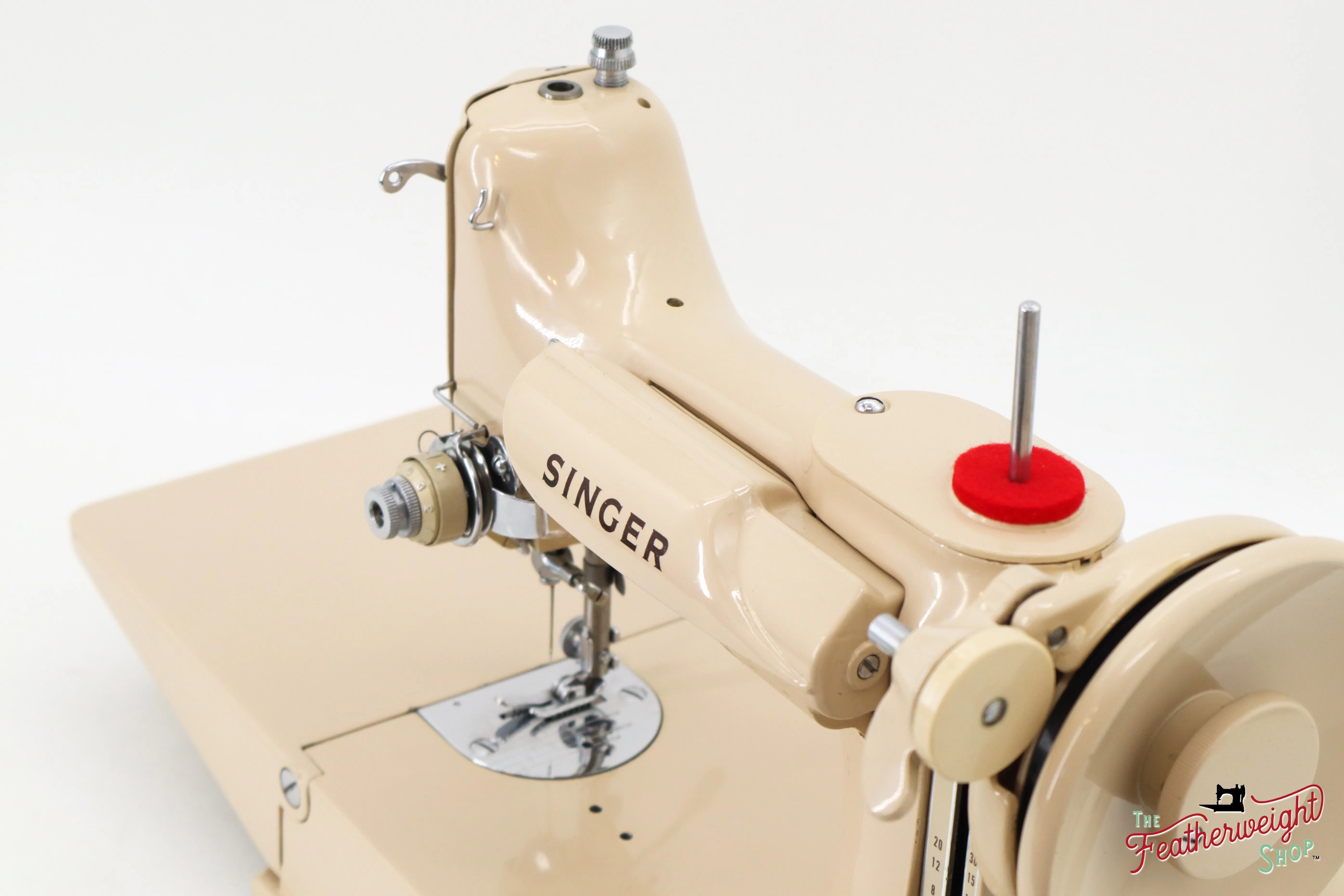 Singer Featherweight 221J Sewing Machine, Tan - ES8804**