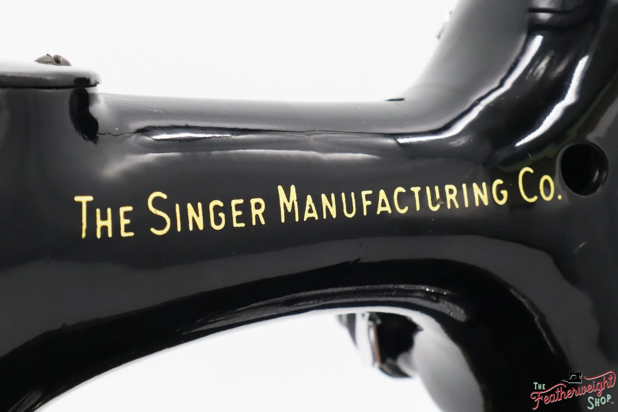 Singer Featherweight 221K Sewing Machine, RED "S" - ES651***